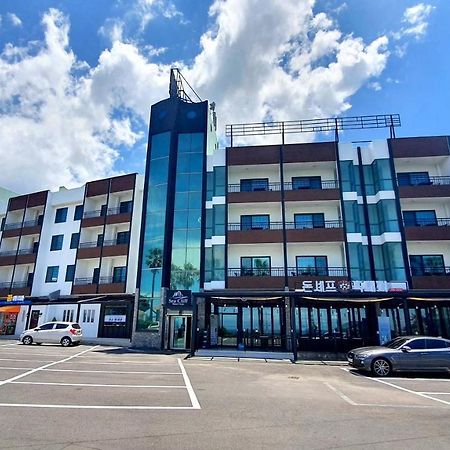 Sea Cliff Hotel جيجو المظهر الخارجي الصورة