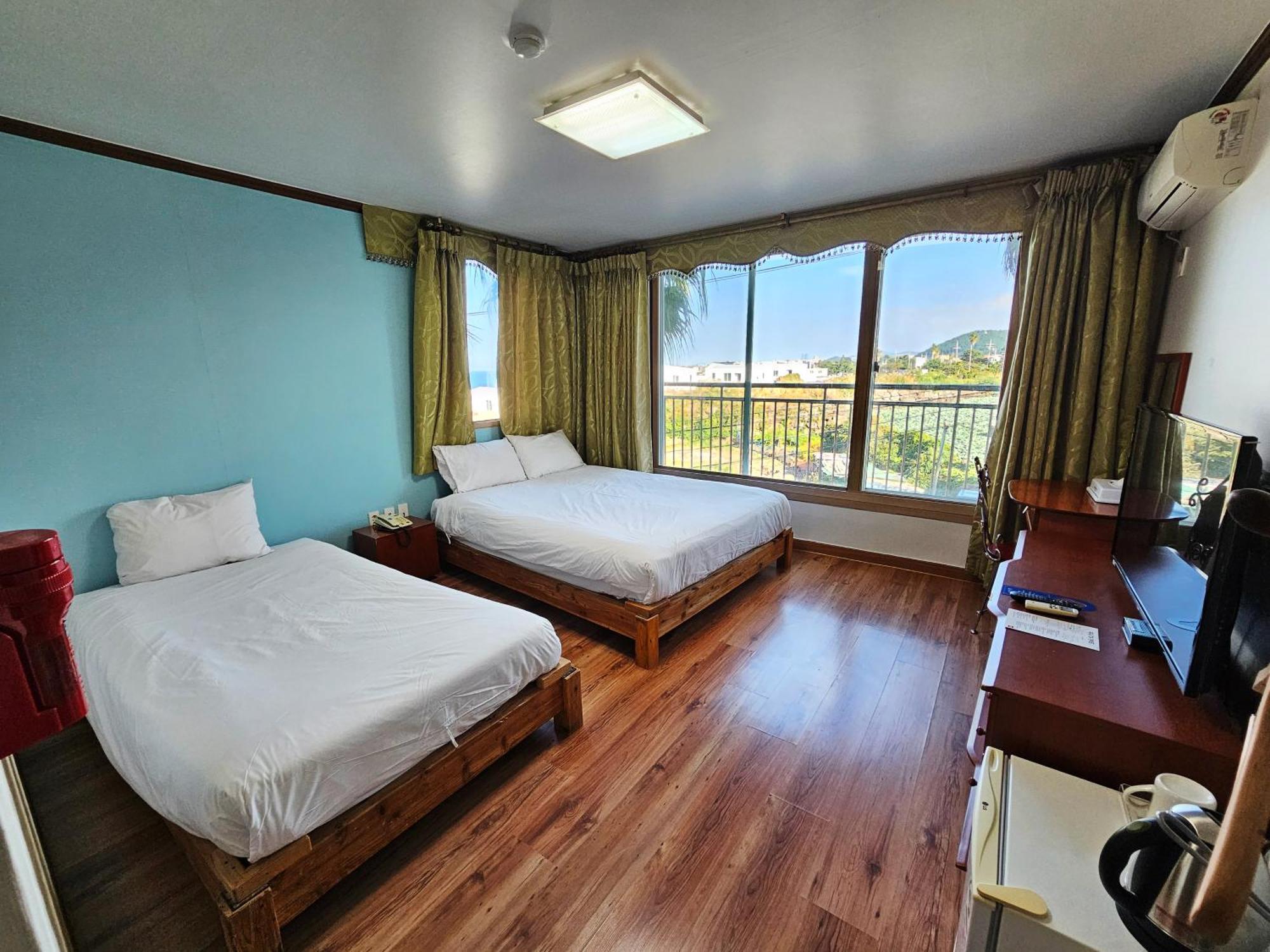 Sea Cliff Hotel جيجو الغرفة الصورة