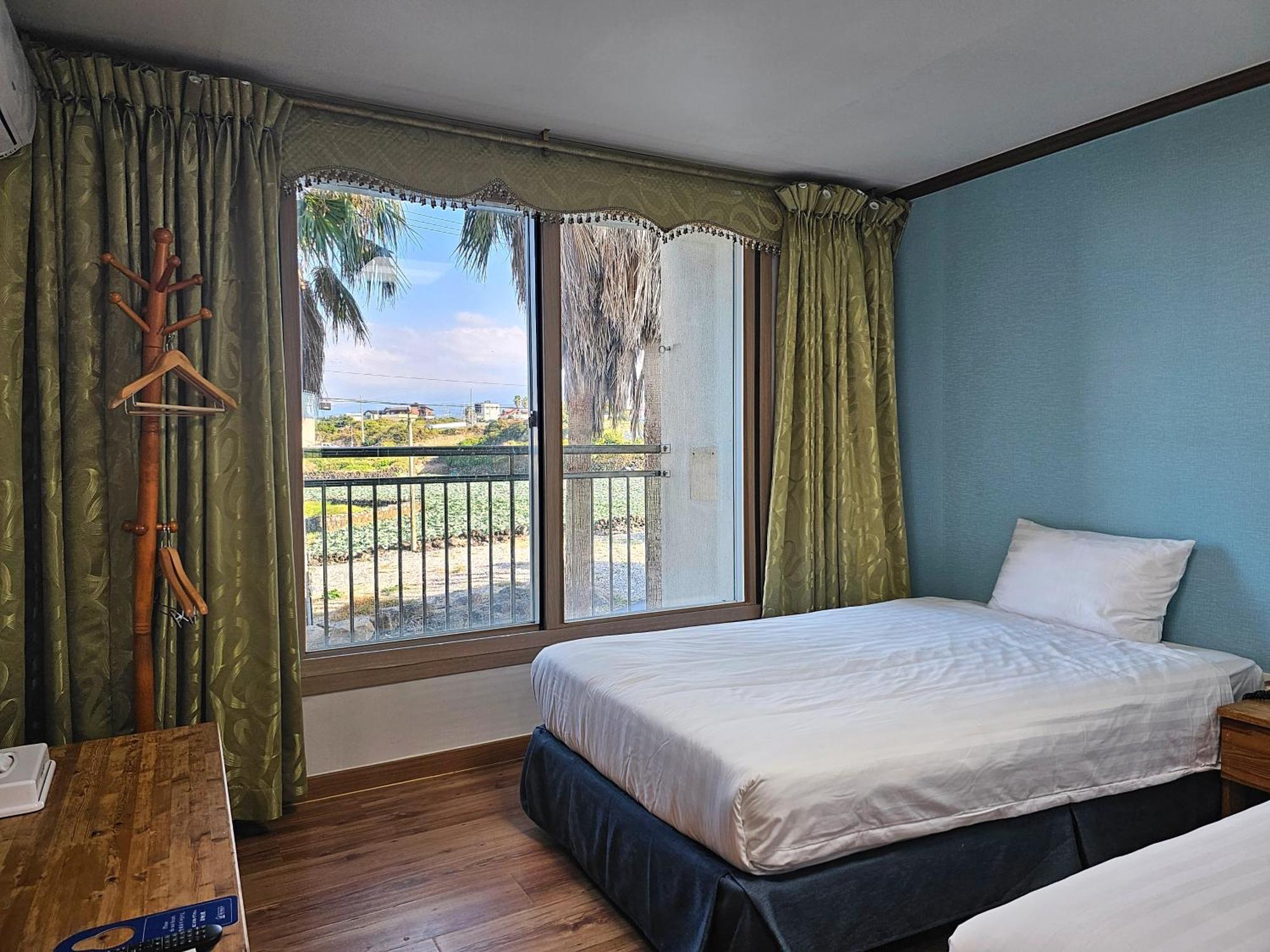 Sea Cliff Hotel جيجو الغرفة الصورة